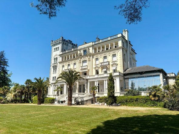 Sale Apartment Pau 8 Rooms 300 m²